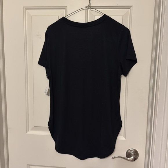 NWT Disney Parks Black Graphic Tee with 'I Live in Fantasyland' Print Sz Med - Picture 4 of 6